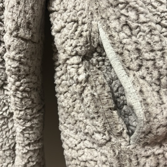 Thread & Supply Wubbly Fleece Pullover - with pockets! - Picture 6 of 7